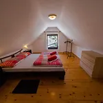 House Tinca Nyaraló *