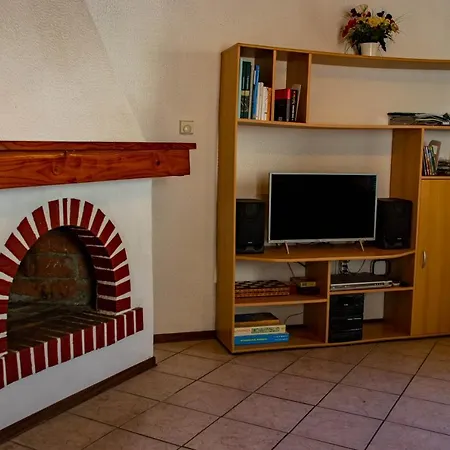 Semesterbostad House Tinca *