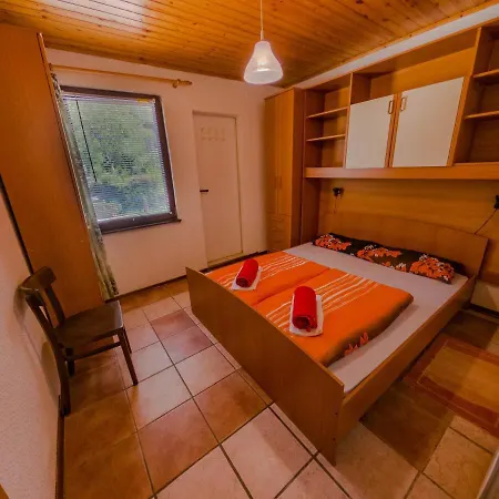 Semesterbostad House Tinca *