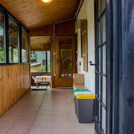 House Tinca Nyaraló *